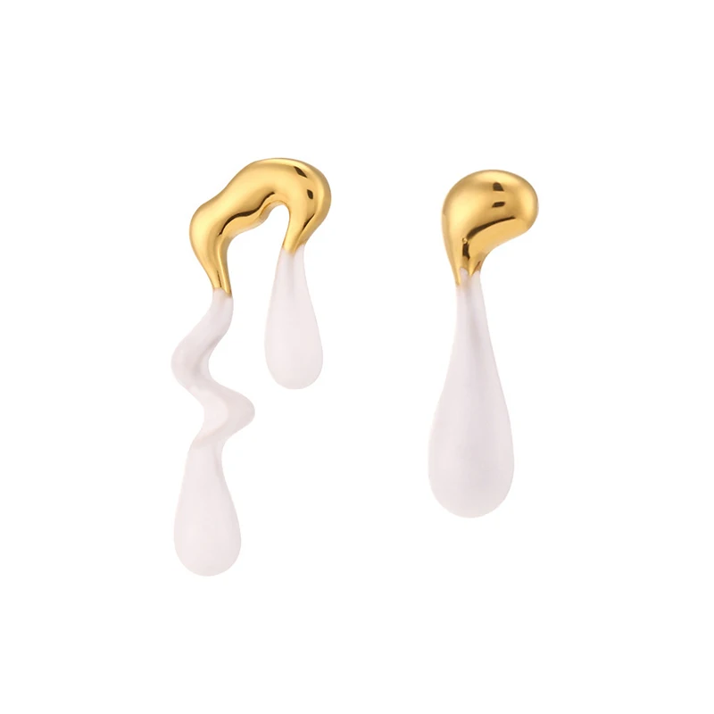 Une paire de boucles d'oreilles Boucle d'Oreille Design Asymétrique Tendance.
